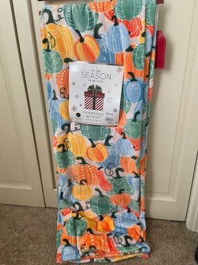 Oversized Kids Pumpkin Blanket - Multicolor
